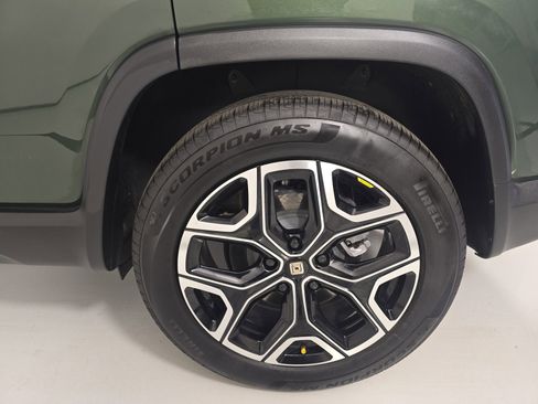 Used 2025 Rivian R1S Adventure image 10