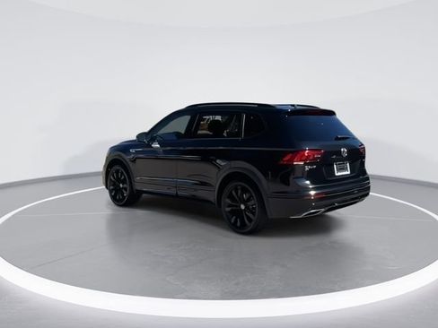 Certified 2021 Volkswagen Tiguan SE R-Line image 6