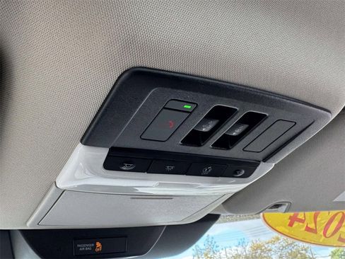 Used 2024 Nissan Pathfinder Platinum image 32