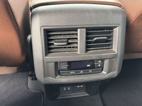 Used 2023 Volkswagen Atlas SE AWD/4WD image 16