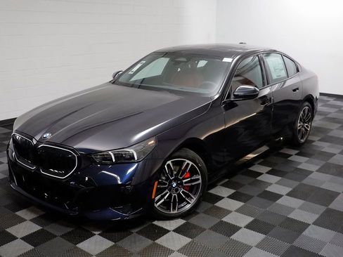 New 2026 BMW 530i xDrive w/ M Sport Package image 2