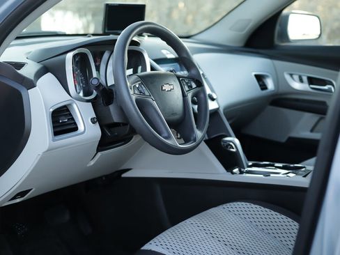 Used 2015 Chevrolet Equinox LS image 9