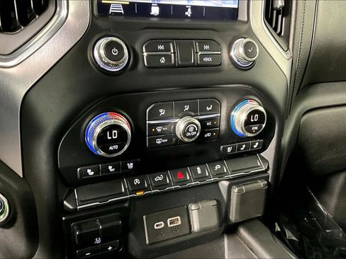 Used 2019 GMC Sierra 1500 SLT image 32