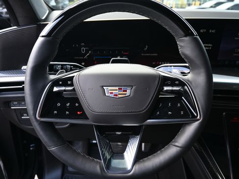 Used 2025 Cadillac Escalade V w/ LPO, ONYX Package image 20