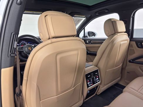 Used 2022 Porsche Cayenne S Platinum w/ Premium Package Plus image 36