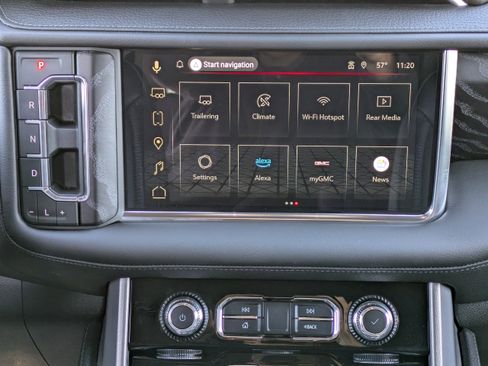 Used 2024 GMC Yukon Denali w/ Advanced Technology Package image 17