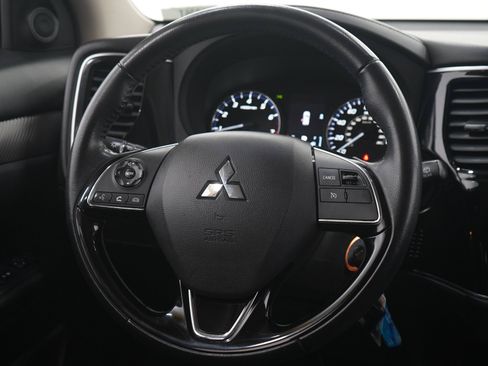 Used 2017 Mitsubishi Outlander ES FWD image 17