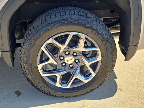 New 2026 GMC Sierra 1500 SLE image 32