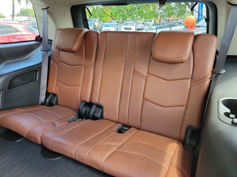 Used 2016 Cadillac Escalade Luxury AWD/4WD image 16
