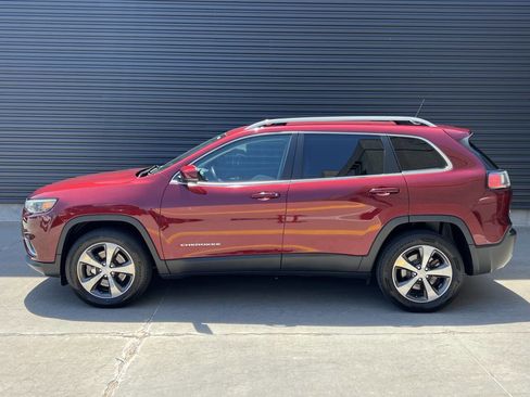 Used 2019 Jeep Cherokee Limited image 9