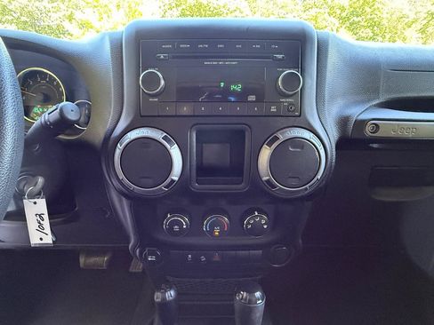 Used 2015 Jeep Wrangler Sport AWD/4WD image 16