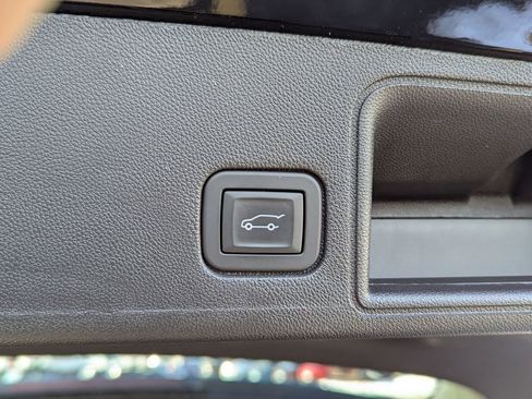 Used 2024 GMC Terrain SLE w/ Driver Convenience Package image 24