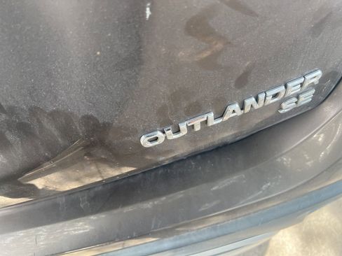 Used 2019 Mitsubishi Outlander SE image 4