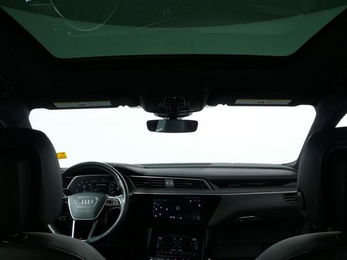 Certified 2022 Audi e-tron S Premium Plus w/ 21" Black Optic Package image 17