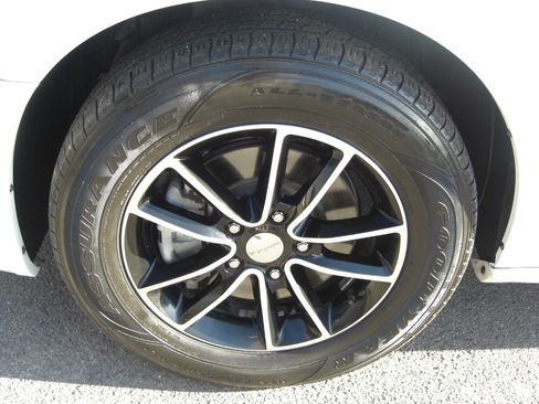 Used 2019 Dodge Grand Caravan GT image 4