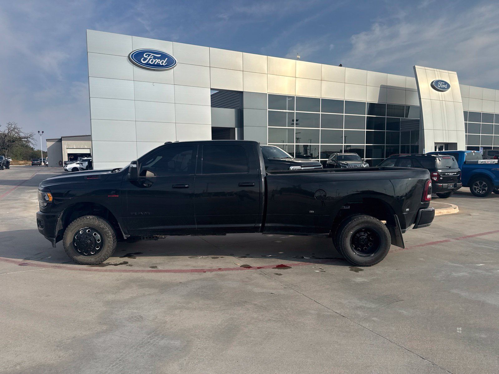 Used 2024 RAM 3500 Big Horn w/ Night Edition AWD/4WD image 8