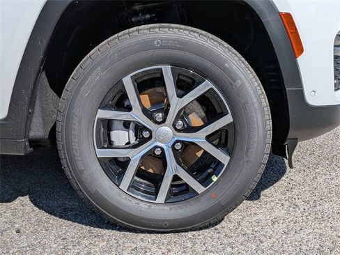 New 2025 Jeep Grand Cherokee Limited w/ Luxury Tech Group II image 11
