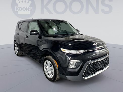 Used 2022 Kia Soul LX image 10