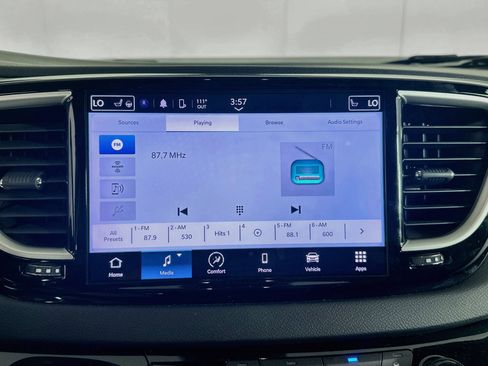Used 2024 Chrysler Pacifica Touring-L FWD image 21