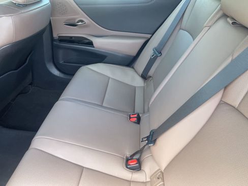 Used 2023 Lexus ES 350 w/ Premium Package FWD image 4