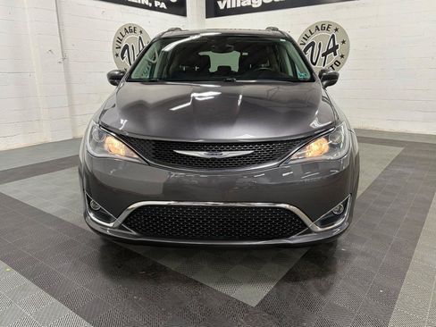 Used 2017 Chrysler Pacifica Touring-L FWD image 5