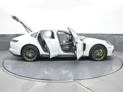 Used 2023 Porsche Panamera 4 image 34