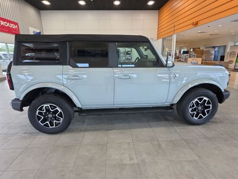 Used 2023 Ford Bronco Outer Banks AWD/4WD image 6