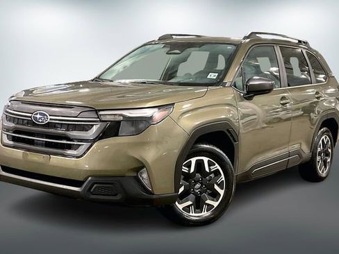 Used 2025 Subaru Forester Premium image 3