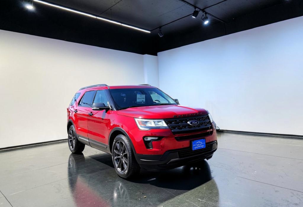 Used 2019 Ford Explorer XLT w/ Equipment Group 202A FWD image 1