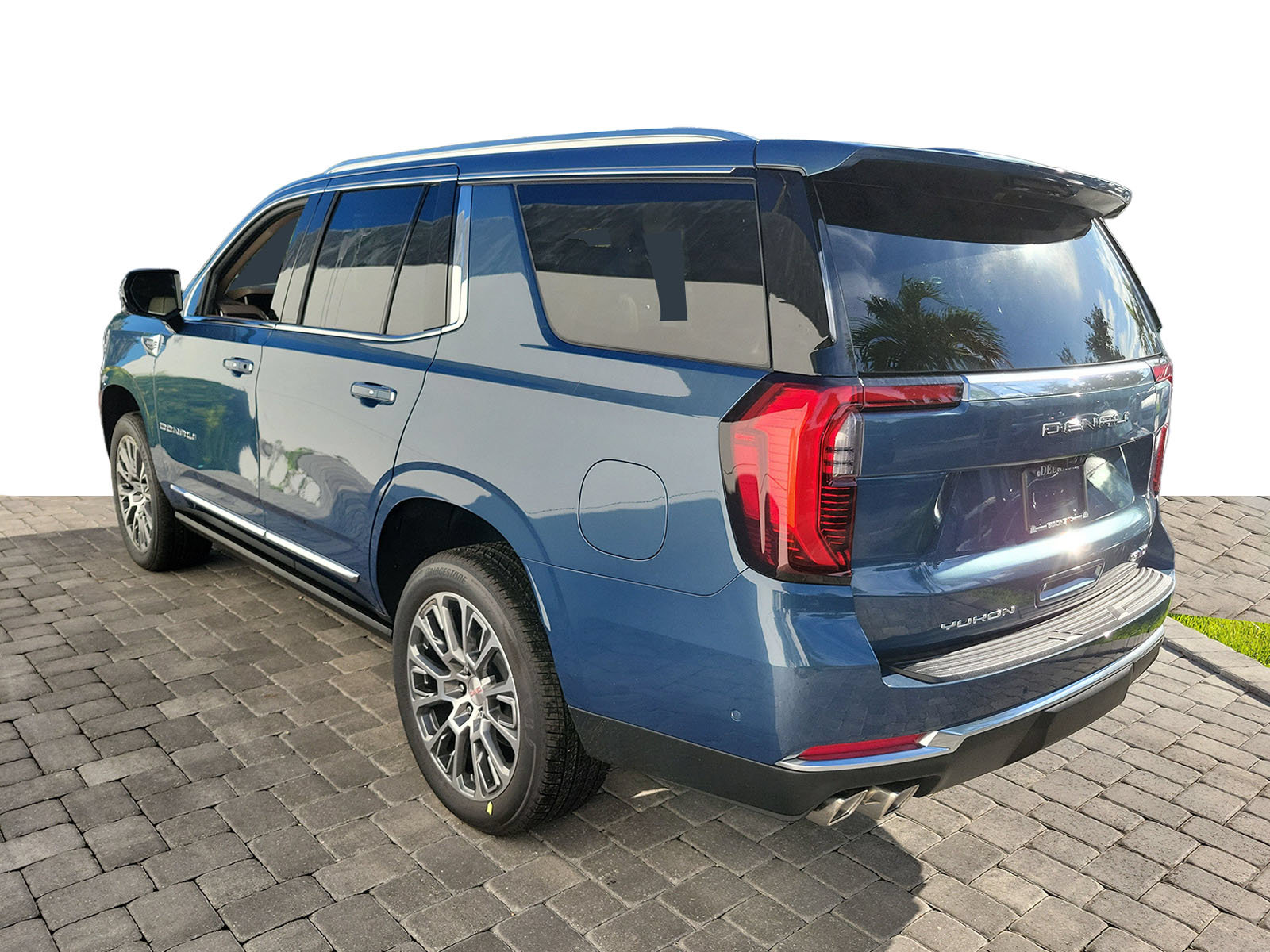 New 2026 GMC Yukon Denali w/ Denali Reserve Package AWD/4WD image 4