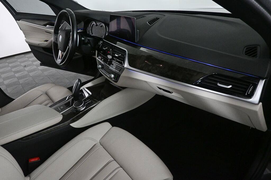 Used 2019 BMW 530i w/ Luxury Package RWD image 21