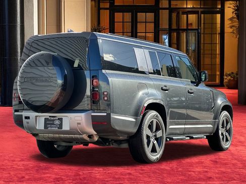 Used 2025 Land Rover Defender 130 S image 10