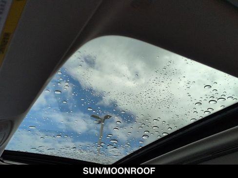 Used 2021 Mercedes-Benz GLE 350 4MATIC image 2