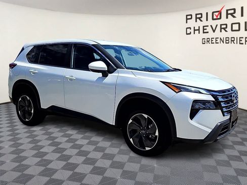 Used 2025 Nissan Rogue SV AWD/4WD image 2