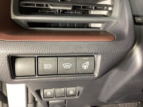 Used 2024 Toyota Prius Prime SE image 21