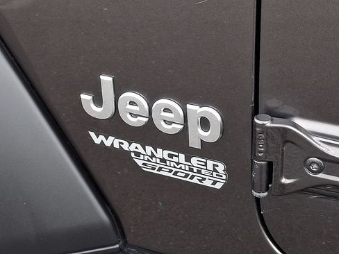 Used 2019 Jeep Wrangler Unlimited Sport AWD/4WD image 31
