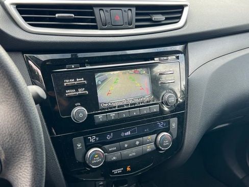 Used 2014 Nissan Rogue SV image 24