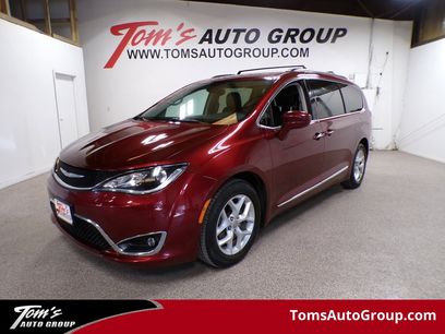 Used 2017 Chrysler Pacifica Touring-L w/ Tire & Wheel Group