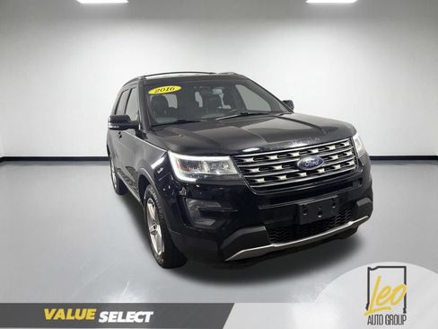 Used 2016 Ford Explorer XLT w/ Equipment Group 202A AWD/4WD image 7