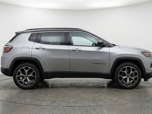 Used 2025 Jeep Compass Limited AWD/4WD image 11