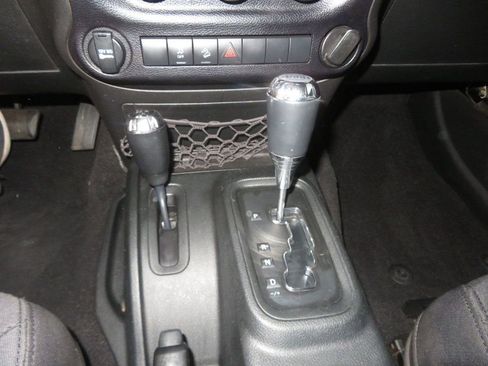 Used 2017 Jeep Wrangler Sport image 28