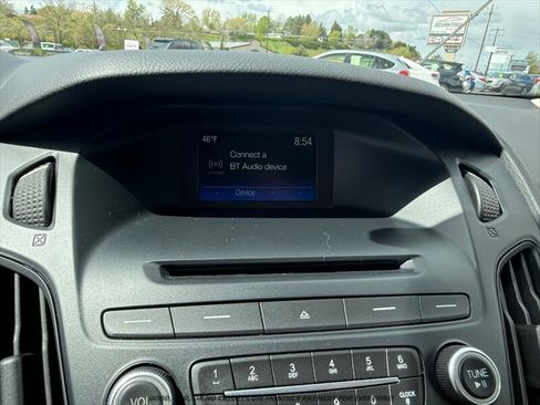 Used 2016 Ford Focus SE w/ SE Sport Package FWD image 25