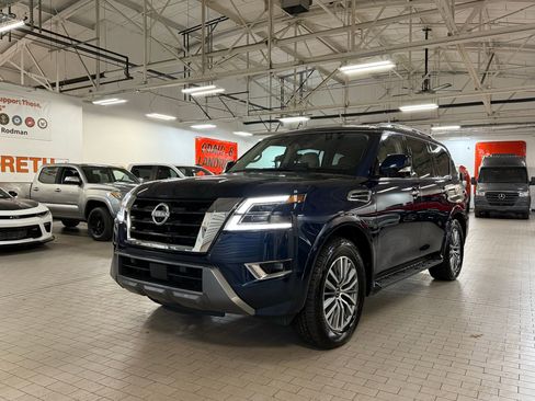 Used 2024 Nissan Armada SL w/ Captain's Chairs Package image 2