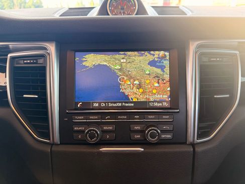 Used 2015 Porsche Macan S image 17