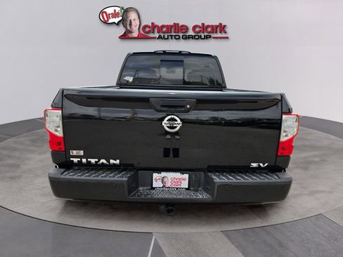 Used 2017 Nissan Titan SV RWD image 5