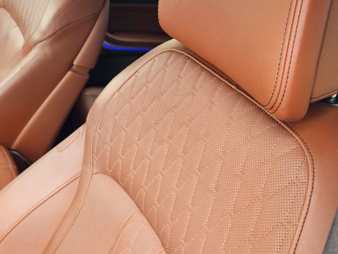 Used 2023 BMW X7 M60i w/ Executive Package image 15