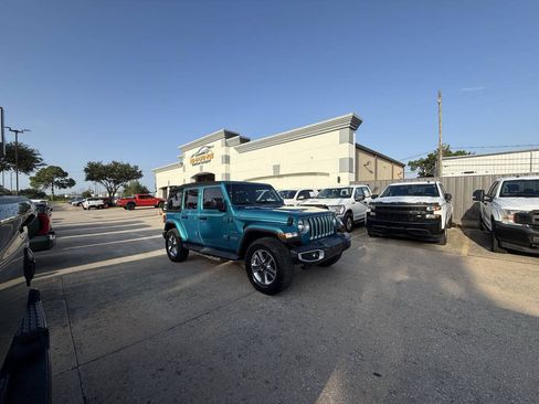 Used 2020 Jeep Wrangler Unlimited Sahara AWD/4WD image 42
