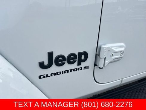 Used 2023 Jeep Gladiator Overland AWD/4WD image 10