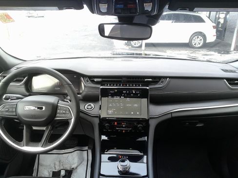 Used 2024 Jeep Grand Cherokee Altitude image 22