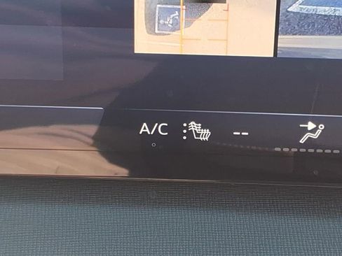 Used 2025 Buick Enclave Preferred image 17